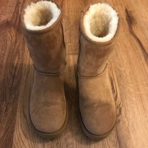 Ugg boots chestnut size 6